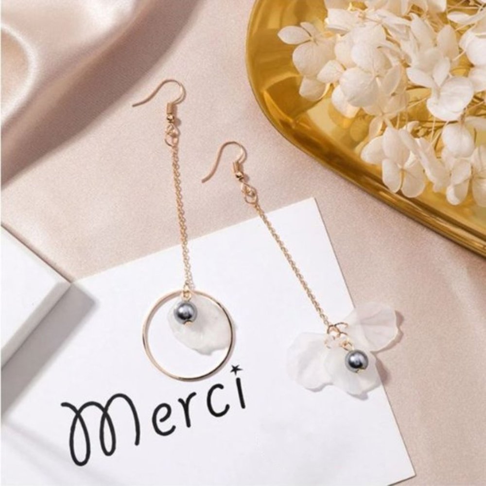 ✨NEW! ✨Asymmetrical Pearl & Hoop Dangle Earrings!
